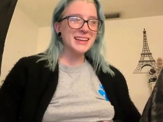 E-Girl hotty Explains How Her Bowels Works