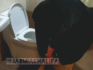 'How Muslim gal peeing? Caught pee in rest room. '