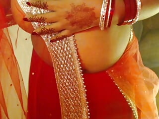 Super hot gal showcases her desi stellar enormous mammories.