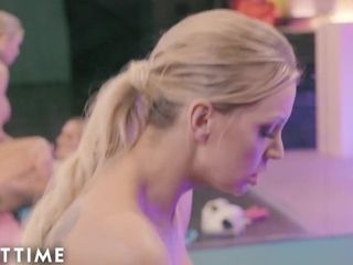 'TRANSFIXED - At The Gym With Kenzie Taylor & Kayleigh Coxx'