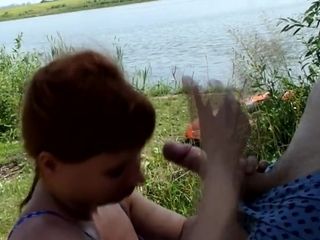 Mature Tinder encounter deepthroating fuckpole by a lake