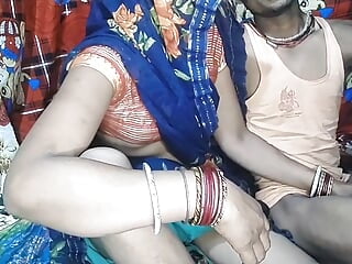 Desi Rashili aunty ki saath chudai one night with older sister's stepson unbuttoned all the half-shirt and began finger-banging in Hindi